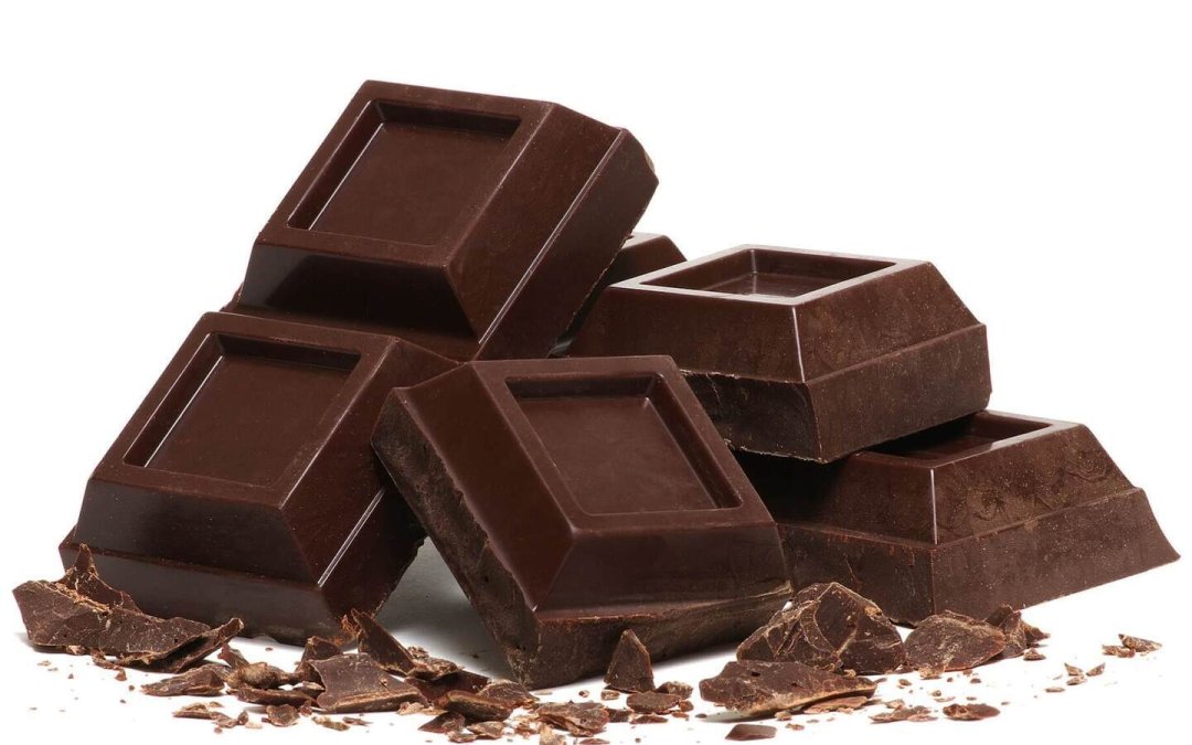 001-chocolate-broken-bar-dark-cacao-large-bigstock
